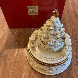 Mikasa christmas musical figurine